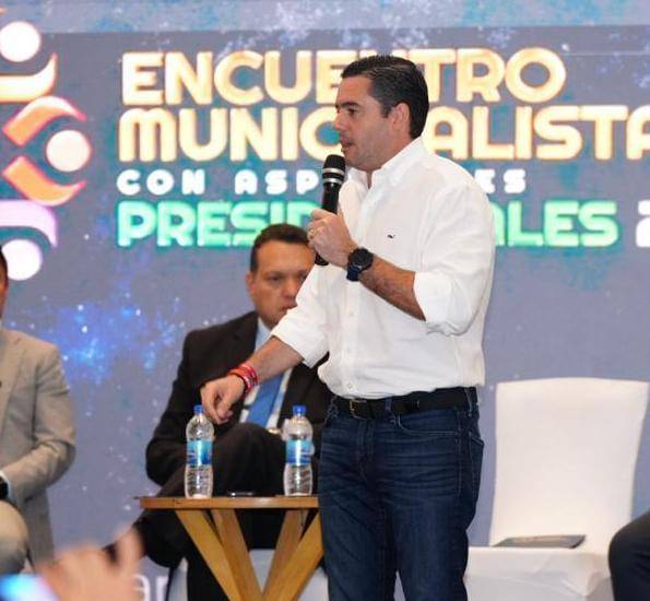 Carrizo reitera su compromiso con la descentralización y promete transferir mayores competencias y recursos a los gobiernos locales