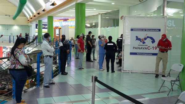 Retoman vacunación en el Centro Comercial Albrook Mall