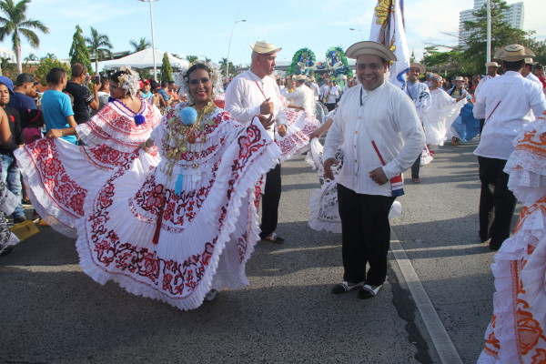 Montuno y pollera son los nuevos cuerpos celestes