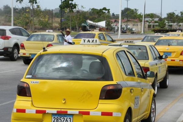 Taxis No Podrán Recoger Pasajeros En El Aeropuerto