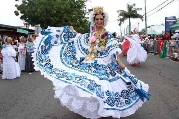 Desfile de las Mil Polleras no exige lujo