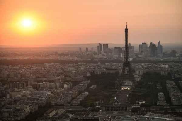 La Torre Eiffel se mantiene cerrada debido a una huelga