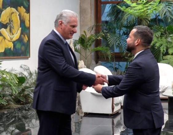 Edwin Pitty Madrid y el presidente Miguel Díaz-Canel Bermúdez.