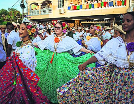 Ml | Desfile de las Mil Polleras en Las Tablas.