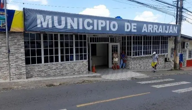 Exfuncionarios de Arraiján piden que alcaldesa se retracte por llamarlos “botellas”