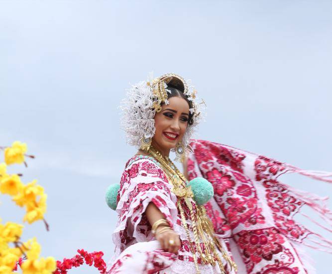 Polleras, folklore y belleza