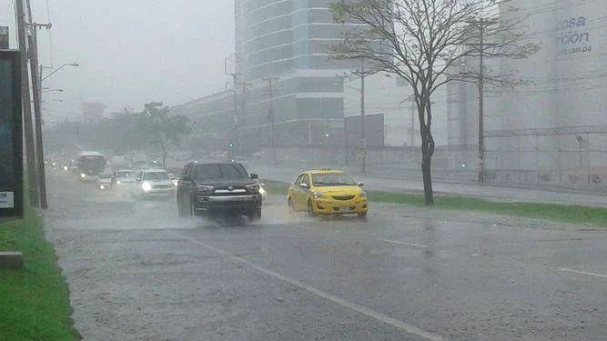 ML | Lluvias sobre la ciudad capital.