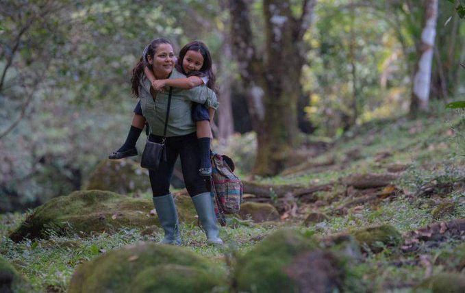 ML | Arianne Benedetti, junto a su hija Mila Romedetti, quien también actúa en el filme panameño “Despierta Mamá”.