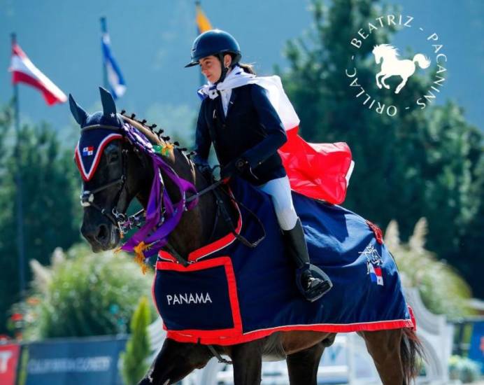 Beatriz Pacanins Orillac gana el primer lugar en la prueba de velocidad en el Mundial FEI World Children’s Classic en México.