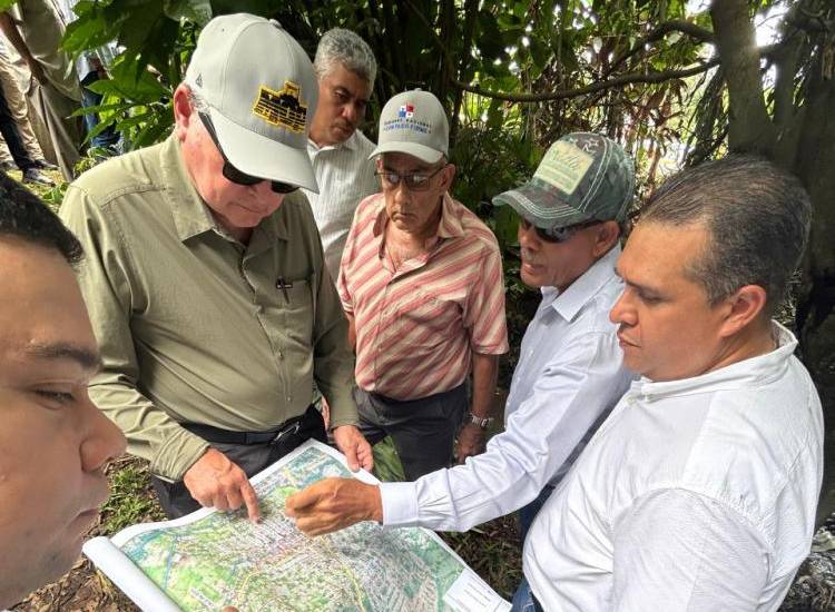 Supervisan colocación de tuberías pluviales en puntos críticos de Bugaba