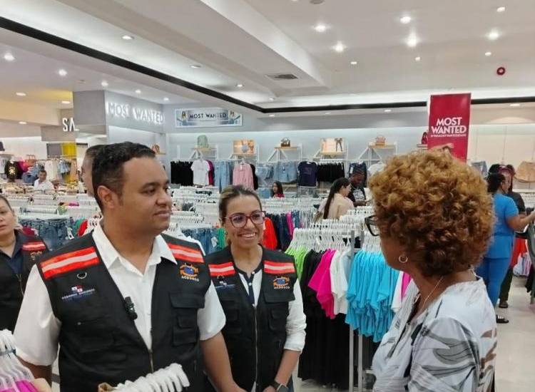 Acodeco realiza operativo en Albrook Mall para verificar publicidad en ventas especiales