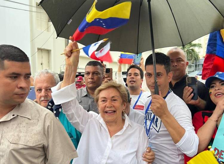 Moscoso: “El pueblo decidió quién quiere que sea su presidente y no es Maduro”