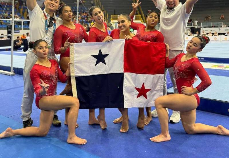 Cortesía | Gimnastas panameñas junto a sus entrenadores en el Sudamericano de Gimnasia Artística 2024, en Brasil.