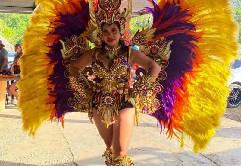 Colores, plumas y brillo en los trajes de Carnaval