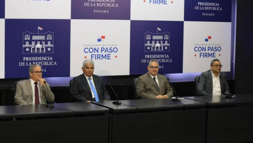 ML | El presidente José Raúl Mulino junto a las autoridades de salud.