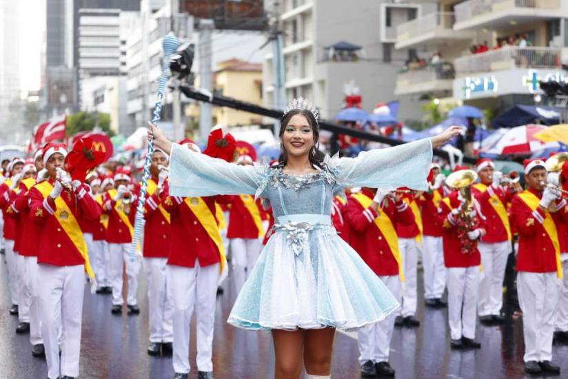 Todo un éxito el desfile de Navidad Ciudad de las Estrellas