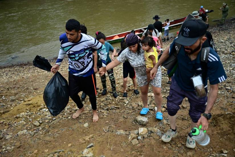 Venezolanos en el Darién dicen que migran por “miedo” tras reelección de Maduro