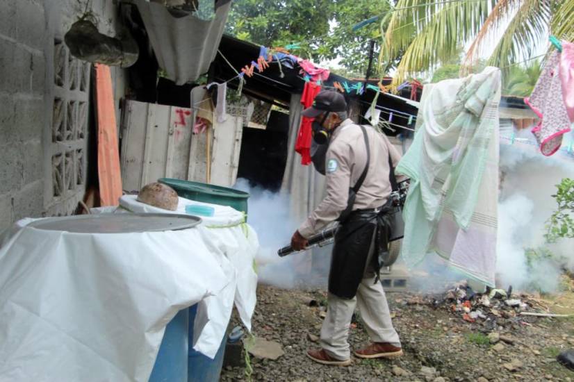 Realizan operativo contra el dengue en Las Garzas por alerta sanitaria en este sector.
