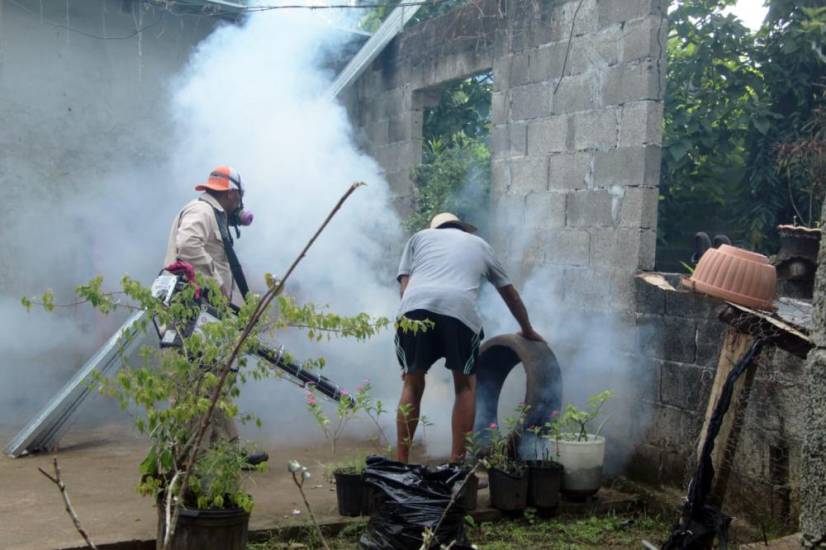 Realizan operativo contra el dengue en Las Garzas por alerta sanitaria en este sector