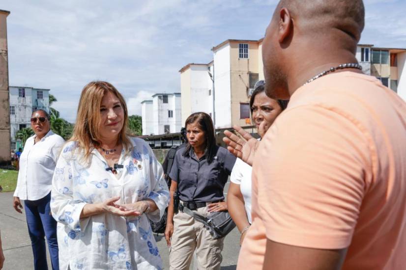 Primera dama visita Complejo Habitacional Irving Saladino en Sabanitas, Colón