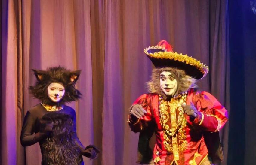 Comedias, fantasía y más: teatro en agosto