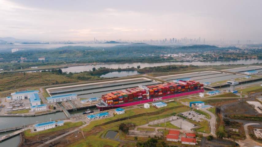 Canal de Panamá aumenta a 50 pies el calado máximo permitido y anuncia 36 cupos de tránsitos diarios