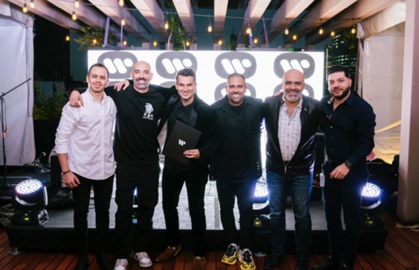 Pipe Bueno firma con Warner Music Latina y lanzará álbum de música regional de Colombia y México