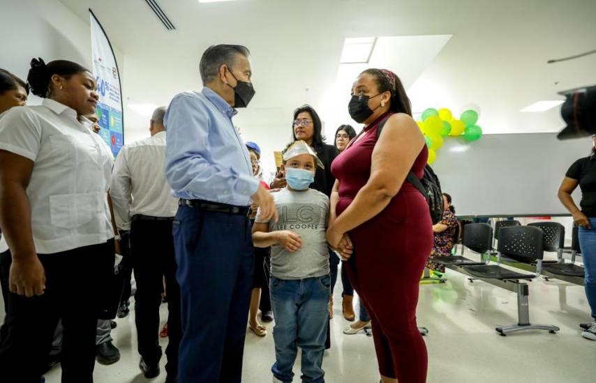 Inauguran los centros de salud de Las Mañanitas y Caimitillo