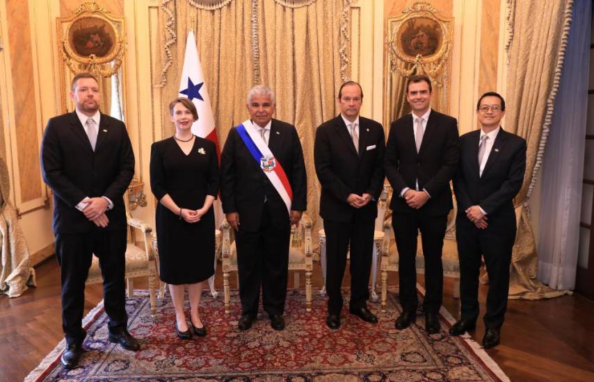 Embajadores de Asia, América y Europa entregan credenciales al presidente Mulino