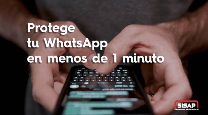 SISAP | Una persona usando WhatsApp.