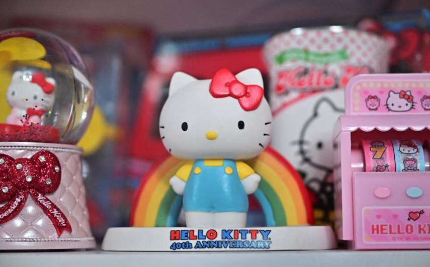 AFP | Artículos que forman parte de la colección de Helen, fundadora del club de fans ‘Hello Kitty SoCal Babes’, dentro de su “cobertizo” en el condado de Riverside, en California.