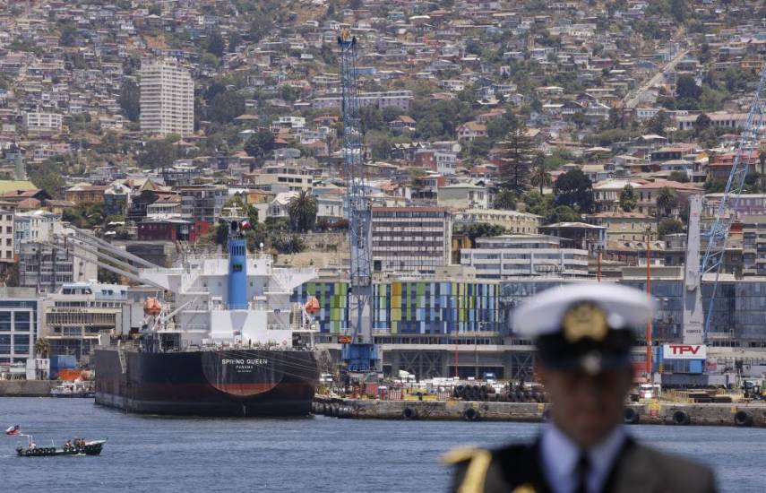 AFP | El granelero Spring Queen con bandera de Panamá.