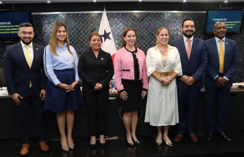 Erika Vargas es ratificada como nueva directora del IPACOOP