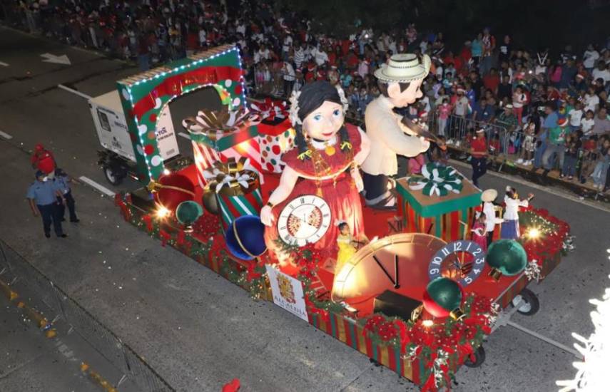 Exitoso desfile de Navidad en la capital