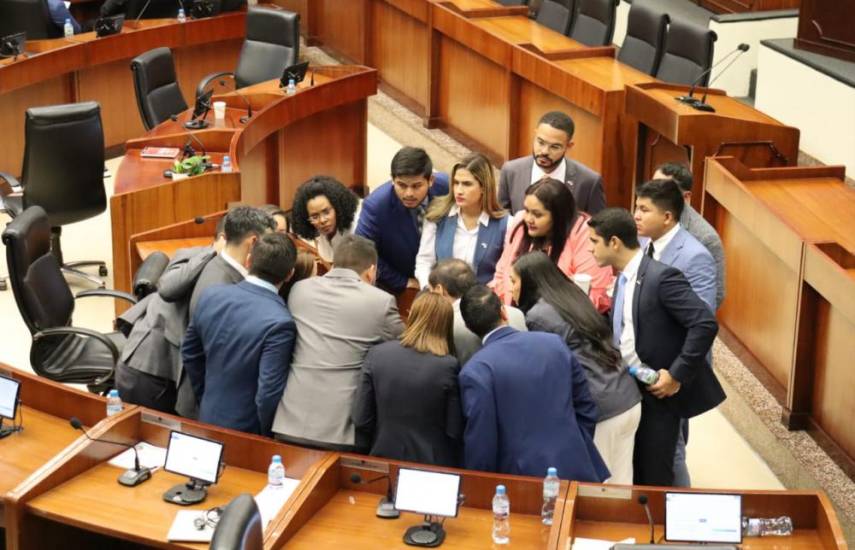 ML | Diputados en la Asamblea.