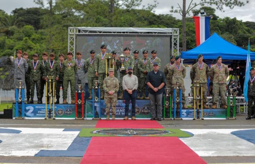 Cortizo y la jefa del Comando Sur participaron del cierre de la competencia entre estamentos de seguridad