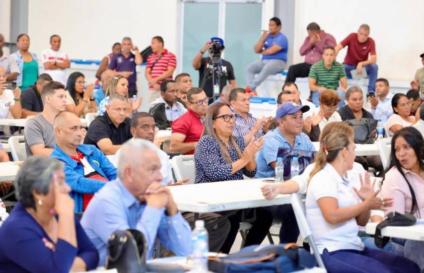 Meduca convoca a 300 educadores en un encuentro para fortalecer la Educación Física