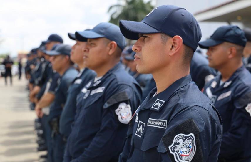 Uniformados reciben nuevos ascensos en la Policía Nacional