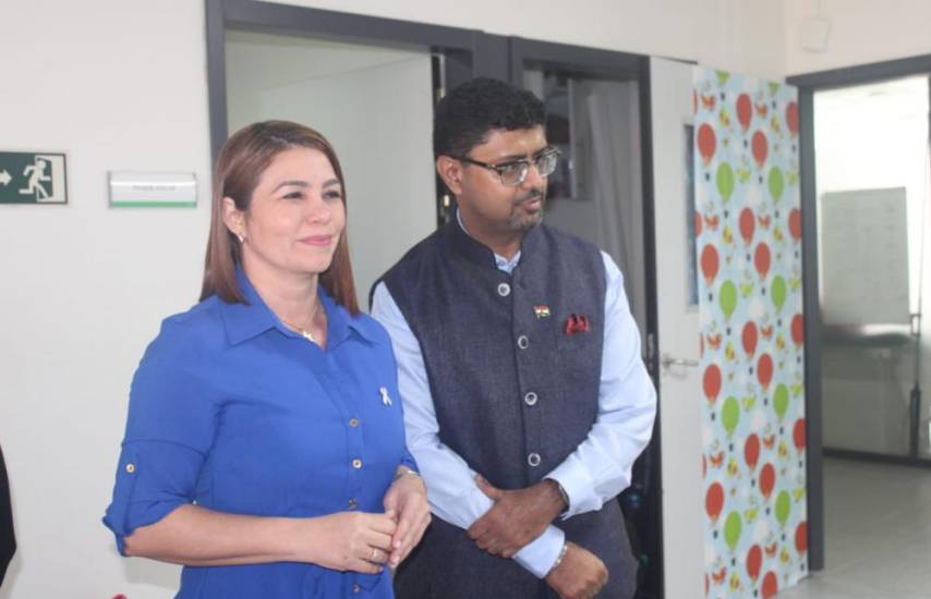 Embajador de la India realiza recorrido por el Hospital Regional Dr. Luis “Chicho” Fábrega