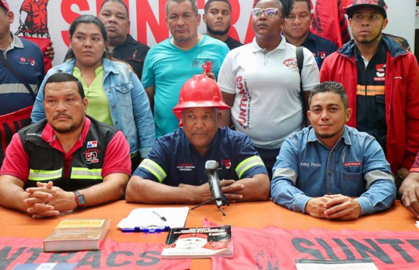 ML | Durante la conferencia de prensa de los trabajadores.