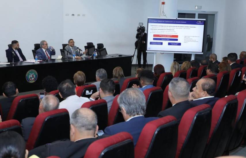 ML | Durante el periodo de exposición en la Asamblea.