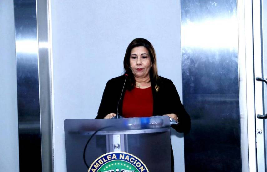 Asamblea ratifica a Grettel Villalaz como Procuradora General de la Administración