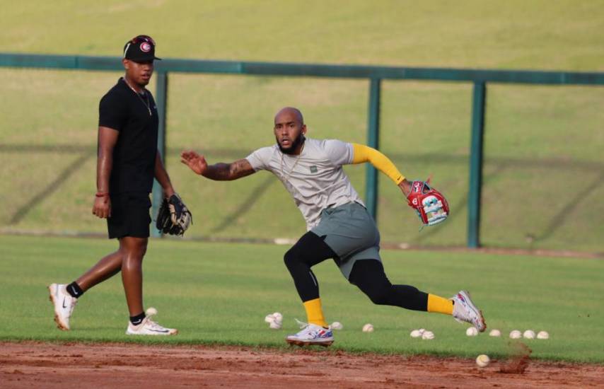 Los jugadores entrenando.