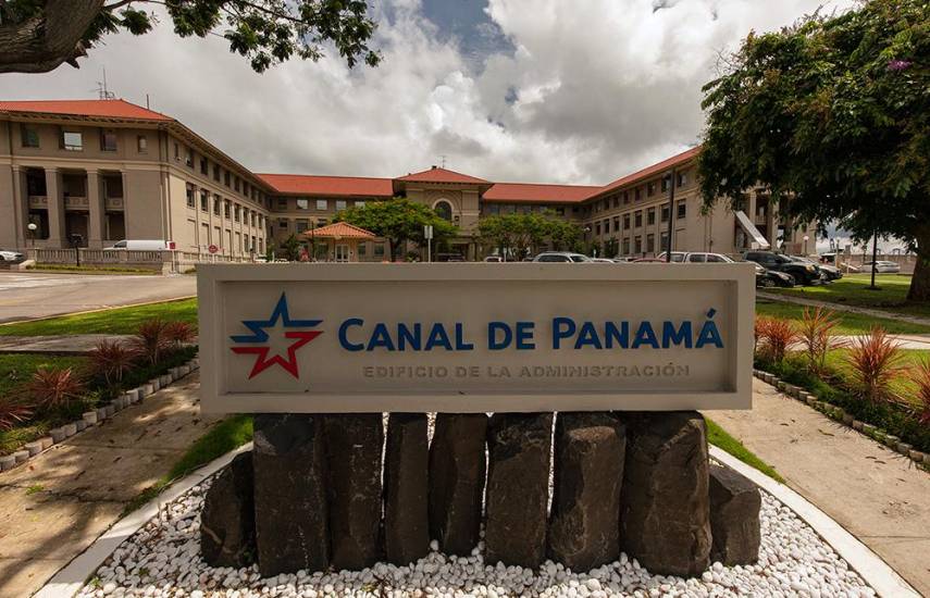 ML | Edificio de la administración del Canal de Panamá.