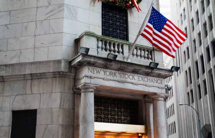 Wall Street cierra en rojo tras apagón virtual internacional