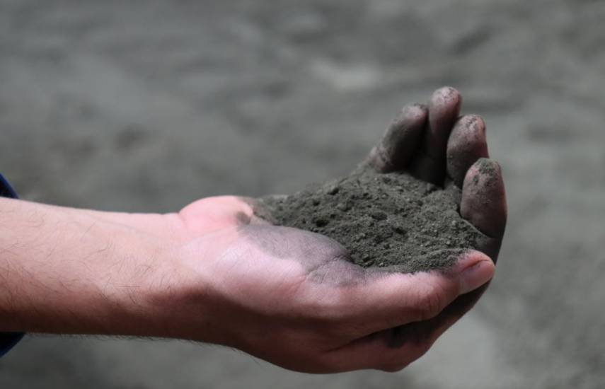 El concentrado de cobre luce como arena oscura