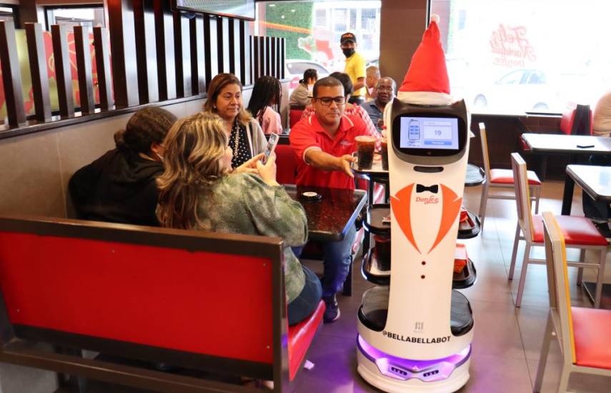 ¡El primer robot mesero en Panamá!