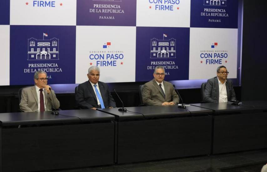 ML | El presidente José Raúl Mulino junto a otras autoridades de salud.