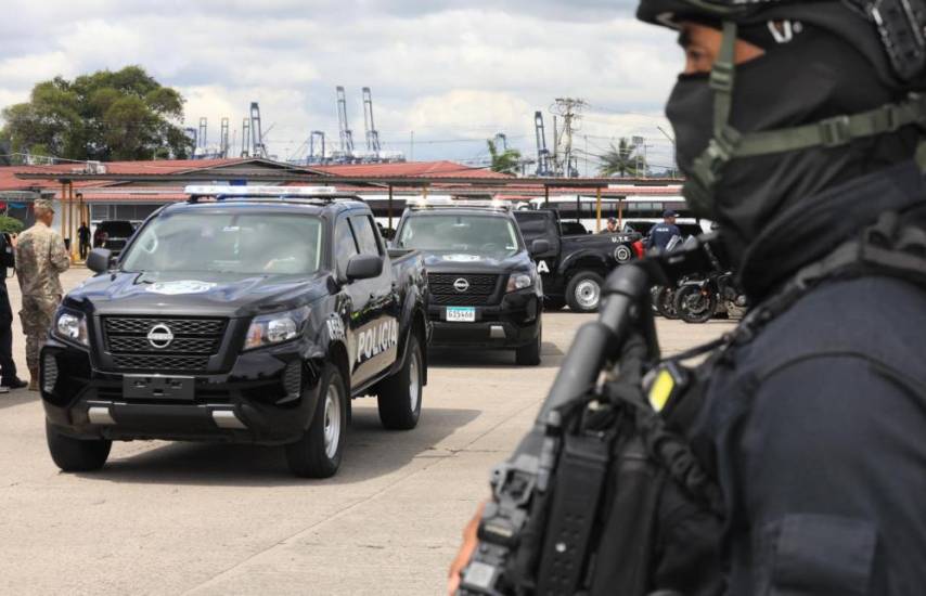 ML | Personal y vehículos de la Policía Nacional durante el lanzamiento de la operación Panamá 3.0.