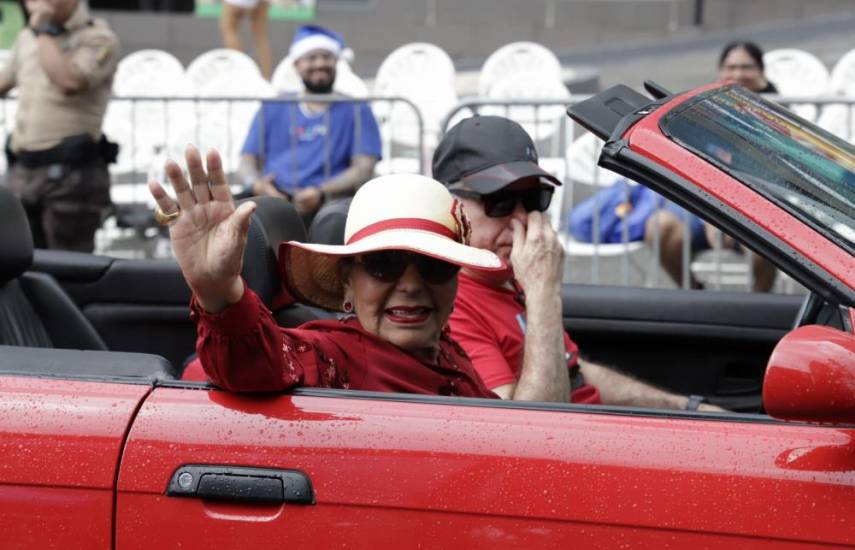 Todo un éxito el desfile de Navidad Ciudad de las Estrellas